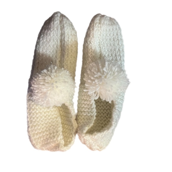 Knit Crochet Booties slippers Pom Pom size 11 White - Picture 1 of 3